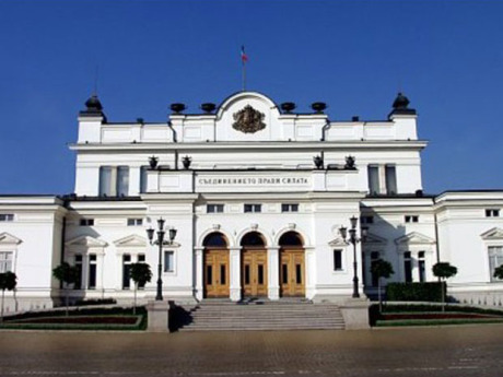 Промените в Закона за електронните съобщения са приети, договорите с потребителите ще се променят след 2 месеца